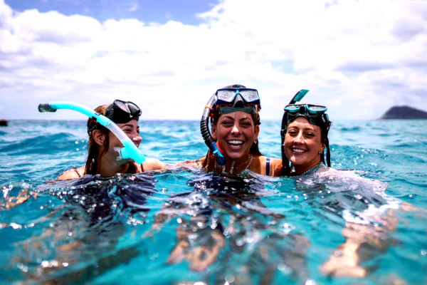 Snorkeler_on_surface_in_menjangan_snorkeling_trip