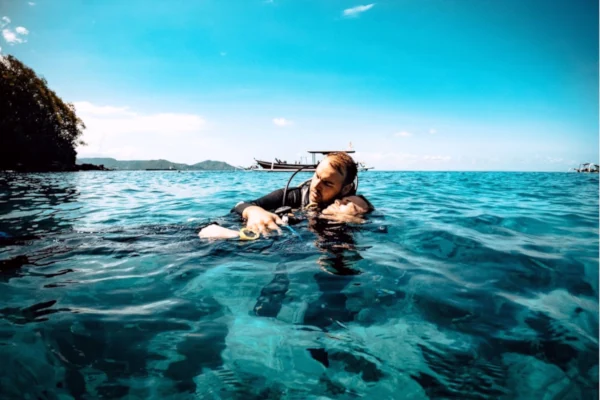 PADI Rescue Diver course in Bali – rescuer checking breathing of unresponsive diver at surface, Bali Aqua